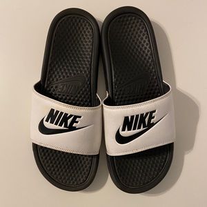 Women’s size 10 white Nike Benassi slides